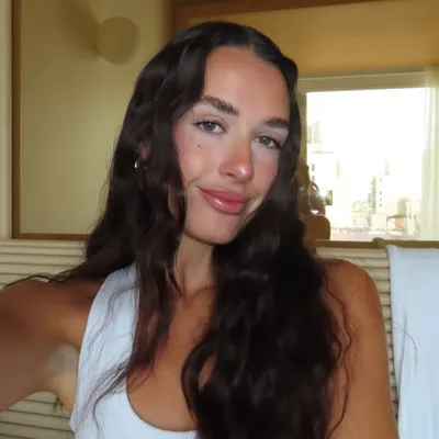 Daisy rose profile