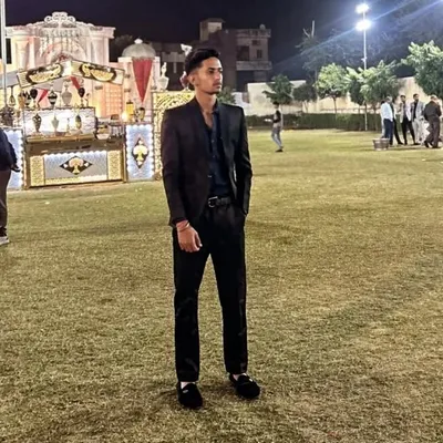 Daksh chouhan profile