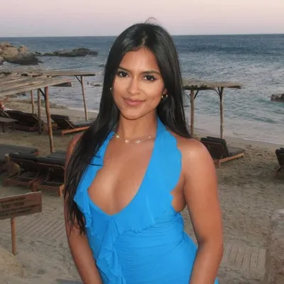 Donna Jacqueline Flores🍔 profile