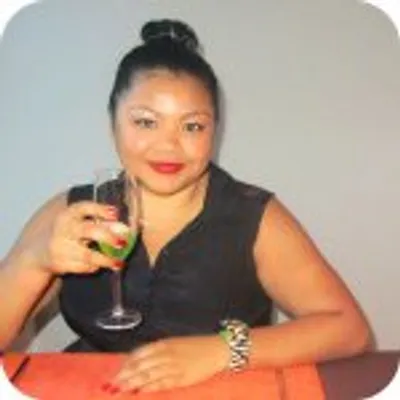 danica j • nails & noms profile