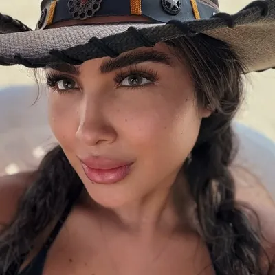 Daniela profile