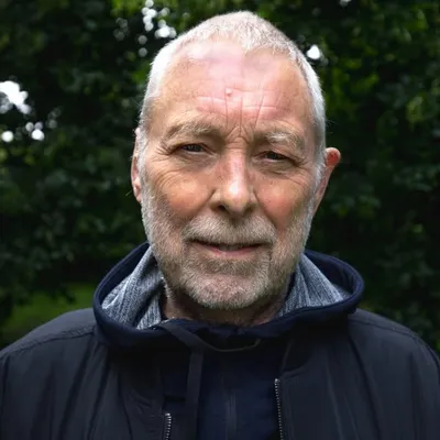 Dave Holland profile