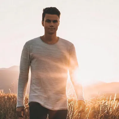 D A V I D A U E R ↟ profile