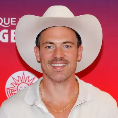 DAVIS MALLORY profile