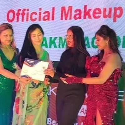 MAKEUP & NAIL ARTIST | EDUCATOR ๐ profile