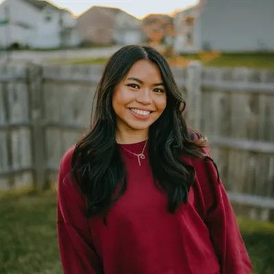 Dee profile