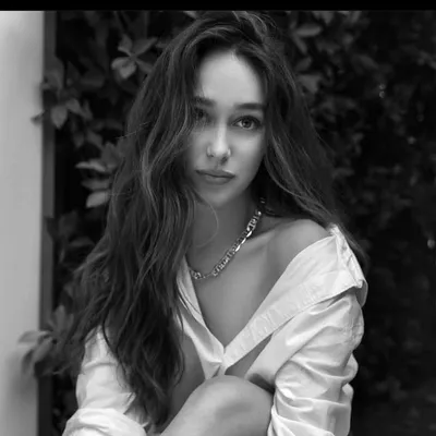 Alycia Debnam-Carey Source profile