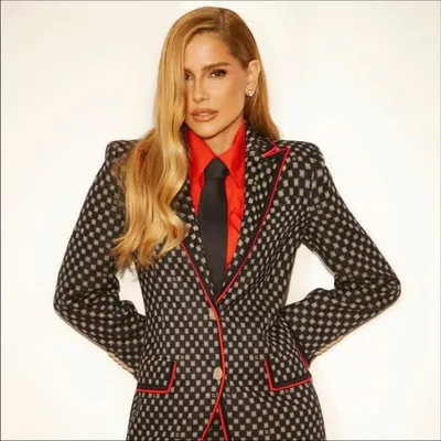 Deborah Secco profile