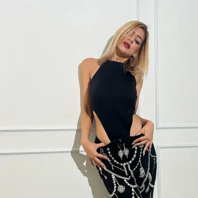 dee profile