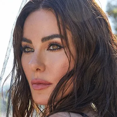 Defne Samyeli profile