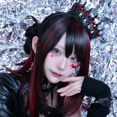 凸守 スズ profile