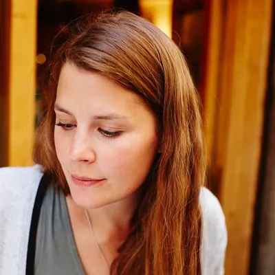 Lizzie Kamenetzky profile