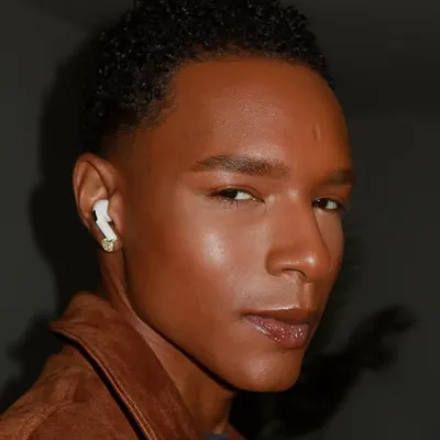 DELI LÈVON | THEE GLOW KING✨ profile