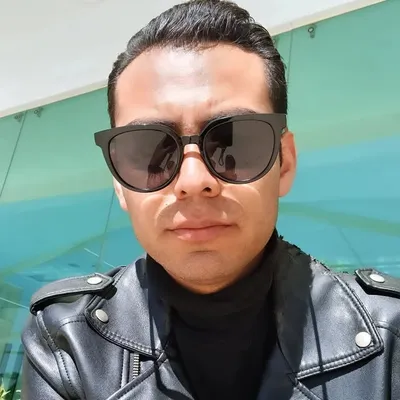 De Nada a Prada profile