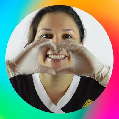 ELY JULIANA /Dentista profile