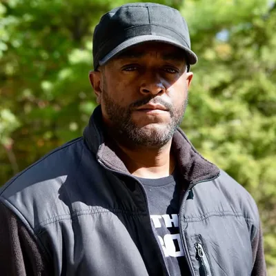 Derrick Hammond profile