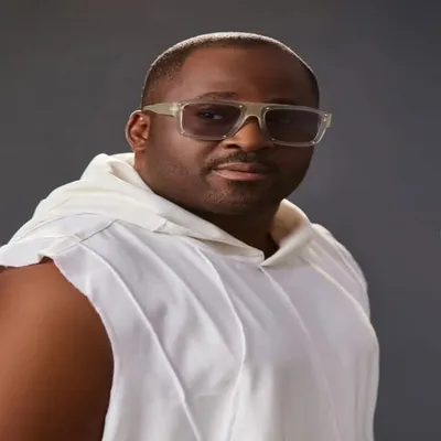 Desmond Elliott profile