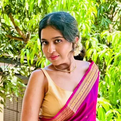 Dharshini profile