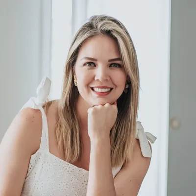 Diana León R | Presentadora de TV profile