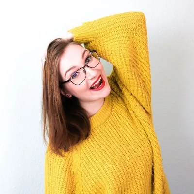 Die Frau mit dem gelben Pulli profile