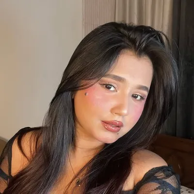 Dee profile