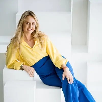 Mariana Cobos | Chromotheraphy ๐ profile