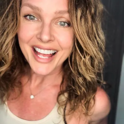 Dina Meyer profile