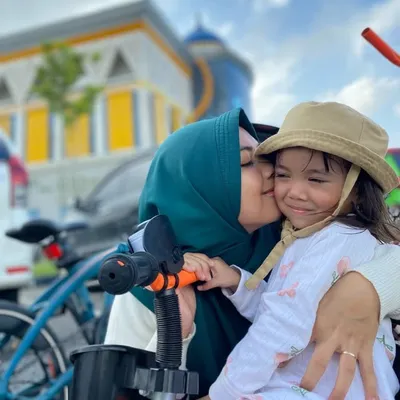 Dini Novriyanti profile