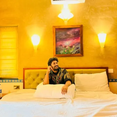 Dinu Veyil profile
