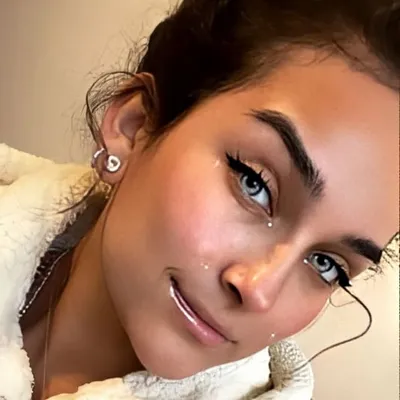 Daniela Darcourt profile