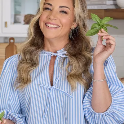 Dina Deleasa-Gonsar profile