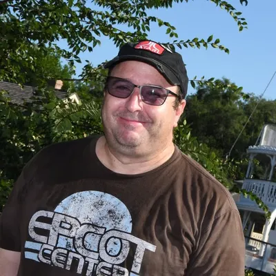 Luis R Garcia profile