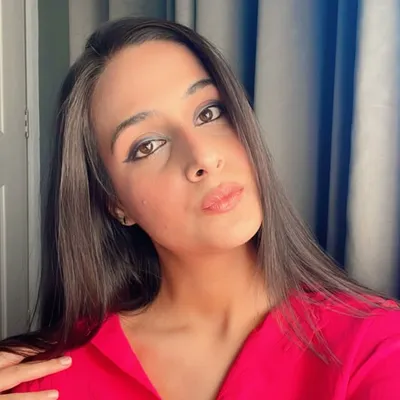 Divya Raina ๐ผ profile