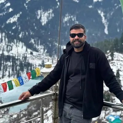 Adv. Divyank Agarwal profile