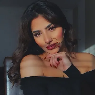 Divya ♡ profile