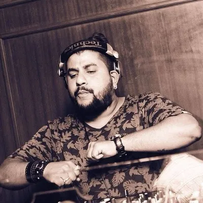 Vdj ๐๐ฆit Trivedi |Artist|