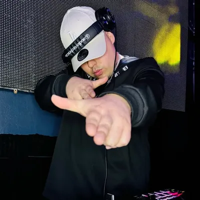 DJ Auzeck profile