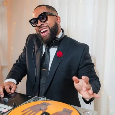 DJ Benjamin Walker profile