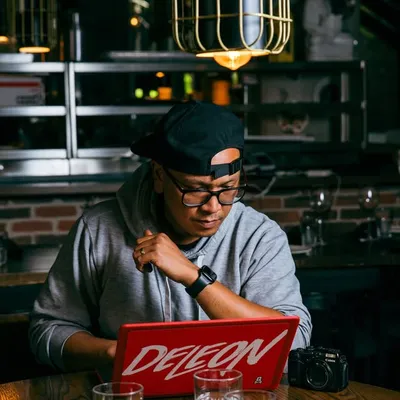 Mike De Leon profile