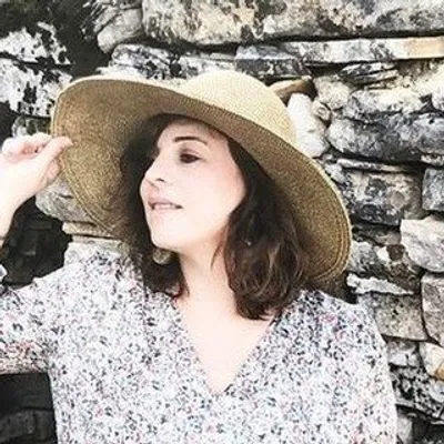 Julie ✨ profile