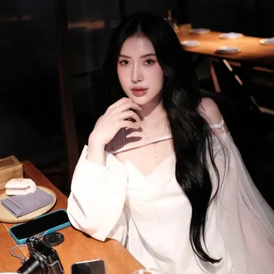 Như Quỳnh Ngoc Trần 🖤 profile