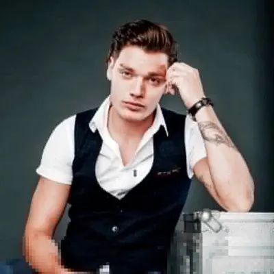 Dom Sherwood profile