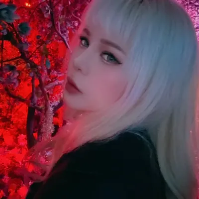 𝓓𝓸𝓷𝓪 都娜 熱衷閃亮亮與浮誇的美甲師’ profile