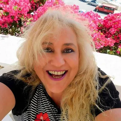 Zoe Douna โ๏ธ๐๏ธ profile