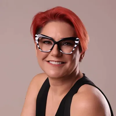 Doutora Karen profile