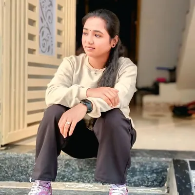 pooja solanki profile