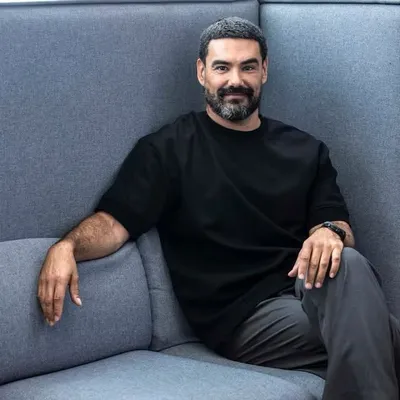 Dr. Antonio Hernández profile
