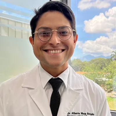 Alberto Meza Briceño | Cirujano Bucal e Implantólogo Oral profile