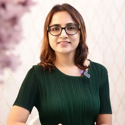 Dr Deepika Lunawat profile