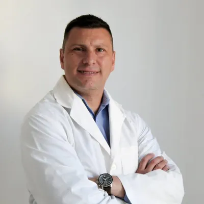 Dr. Leonardo Vega profile